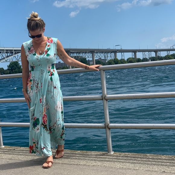 Meet your Posher, Emily - Picture 4 of 8